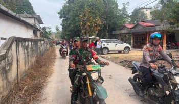 PENGAWALAN : Personel Polsek Rungan bersama Koramil Rungan melakukan pengawalan kegiatan jalan sehat dalam memperingati HUT Kemerdekaan RI ke-81, di Kelurahan Jakatan Raya, Kecamatan Rungan, Sabtu, 15 Agustus 2026.