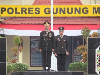 INSPEKTUR UPACARA : Wakapolres Gumas Kompol Indras Purwoko, S.H, menjadi inspektur upacara pada peringatan HUT ke-81 Kemerdekaan RI tahun 2026, Senin, 17 Agustus 2026.