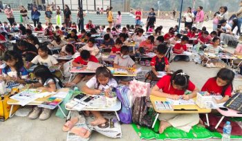 LOMBA MEWARNAI : Suasana pelaksanaan lomba mewarnai yang diikuti ratusan peserta, dalam rangkaian kegiatan Festival Ekonomi Kreatif Kapakat Vol.1 Kabupaten Gumas tahun 2026, di Taman Kota Kuala Kurun, Kamis, 20 Agustus 2026 sore.