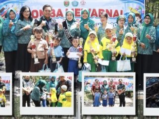 FOTO : Ketua TP PKK/Bunda PAUD Kabupaten Katingan bersama Kepala Dinas Pendidikan Kabupaten Katingan saat kegiatan.
