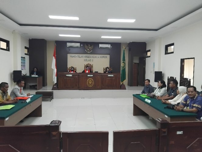 
					PERSIDANGAN : Suasana persidangan mediasi sengketa lahan antara Ahli Waris Ibung Bangas dengan PT BMB, di Pengadilan Negeri Kuala Kurun, Kamis, 20 Agustus 2026
