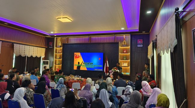 FOTO : Suasana kegiatan Binkom Cegah Konflik Sosial yang melibatkan berbagai unsur di Kabupaten Katingan, di Aula Kodim 1019 Katingan.
