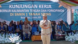 Gubernur Kalteng H Agustiar Sabran Saat Berkonjung Ke SMKN 1 Tanah Siang. Foto : IST
