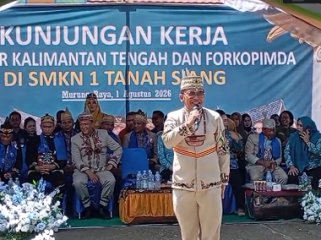 Gubernur Kalteng H Agustiar Sabran Saat Berkonjung Ke SMKN 1 Tanah Siang. Foto : IST
