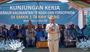 Gubernur Kalteng H Agustiar Sabran Saat Berkonjung Ke SMKN 1 Tanah Siang. Foto : IST