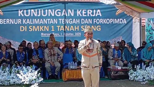 Gubernur Kalteng H Agustiar Sabran Saat Berkonjung Ke SMKN 1 Tanah Siang. Foto : IST