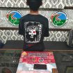 AMANKAN : Tersangka AM (24) beserta barang bukti ketika diamankan di kantor Satresnarkoba Polres Gumas, Jumat, 7 Agustus 2026.