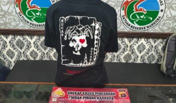 AMANKAN : Tersangka AM (24) beserta barang bukti ketika diamankan di kantor Satresnarkoba Polres Gumas, Jumat, 7 Agustus 2026.