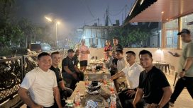 NGOPI BARENG : Personel Satlantas Polres Gumas melakukan ngopi bareng bersama PWI Gumas, Senin, 7 September 2026 malam.
