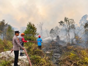 Temukan Titik Api Saat Patroli, Polsek Rungan Bersama TNI dan Damkar Bergerak Cepat Cegah Karhutla Meluas