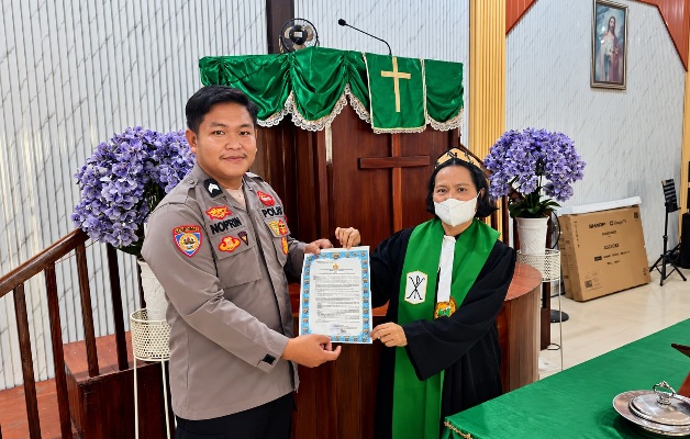 Satbinmas Polres Gunung Mas Sosialisasikan Larangan Karhutla di Gereja