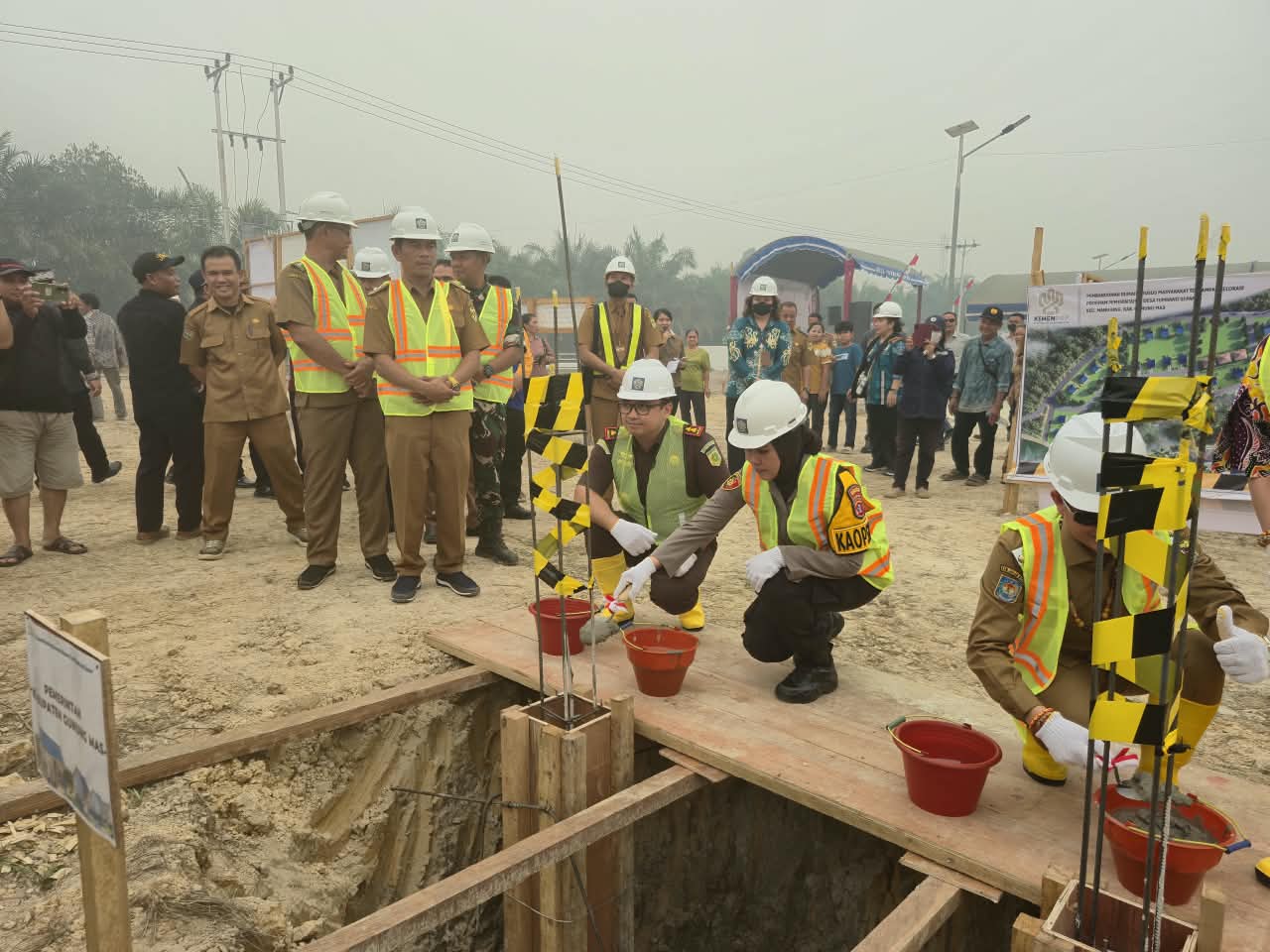 Bersama Bupati, Kapolres dan Kajari Gunung Mas Hadiri Groundbreaking 50 Rumah Khusus Di Tumbang Sepan