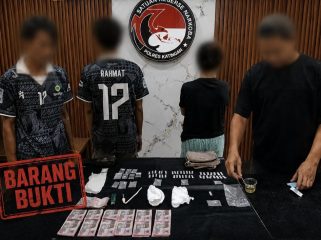 FOTO : Pelaku masing-masing berinisial NI (32) dan SN (27) dan barang bukti saat diamankan pihak polisi.