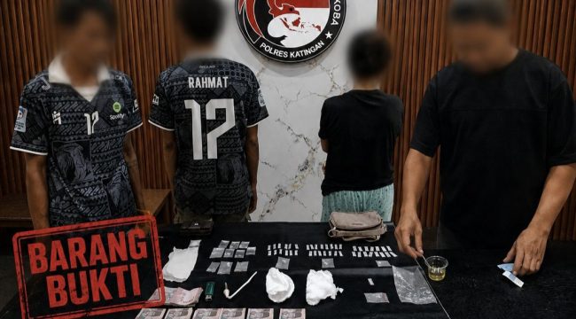 FOTO : Pelaku masing-masing berinisial NI (32) dan SN (27) dan barang bukti saat diamankan pihak polisi.