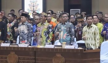 FOTO : Wabup Katingan dan jajaran saat mengikuti Rapat Evaluasi Pencegahan dan Penanganan Karhutla Tingkat Provinsi Kalteng.