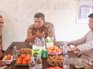 FOTO : Wabup Firdaus dan jajaran saat kunjungan kerja ke PT Intaran Permai di Kecamatan Pulau Malan. (dok.Portalkatingan)