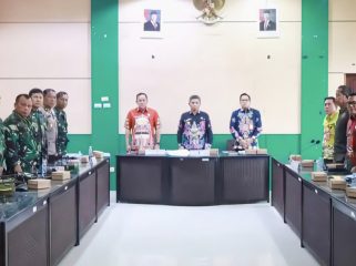 FOTO : Rapat Evaluasi Pencegahan dan Penanganan Karhutla dipimpin Wakil Bupati Katingan, Firdaus, di Ruang Rapat Bupati Katingan.
