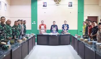 FOTO : Rapat Evaluasi Pencegahan dan Penanganan Karhutla dipimpin Wakil Bupati Katingan, Firdaus, di Ruang Rapat Bupati Katingan.