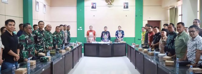 
					FOTO : Rapat Evaluasi Pencegahan dan Penanganan Karhutla dipimpin Wakil Bupati Katingan, Firdaus, di Ruang Rapat Bupati Katingan.