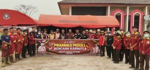 Satgas Pramuka Peduli Bantu Petugas BPBD Katingan