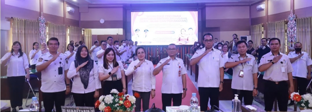 FOTO : Suasana kegiatan Sosialisasi Perizinan Berusaha, di aula Kantor BKAD setempat.
