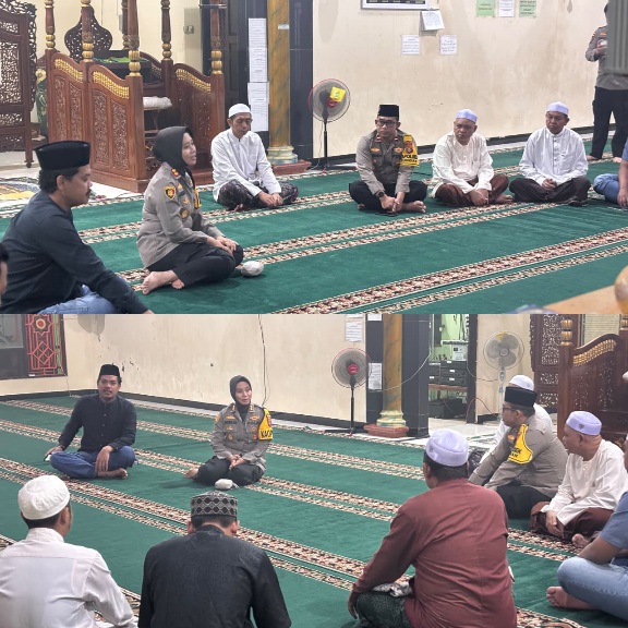 SUBUH KELILING : Kapolres Gumas AKBP Arum Sari Puspita Dewi, S.H, S.I.K, M.A, melaksanakan subuh keliling, di Masjid Shirathal Mustaqim, Kecamatan Rungan, Sabtu, 24 Oktober 2026.