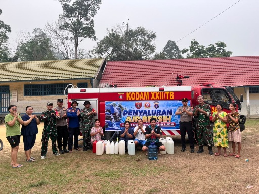 Polsek Rungan Bersama Koramil dan Damkar Salurkan Bantuan Air Bersih ke Tiga Desa