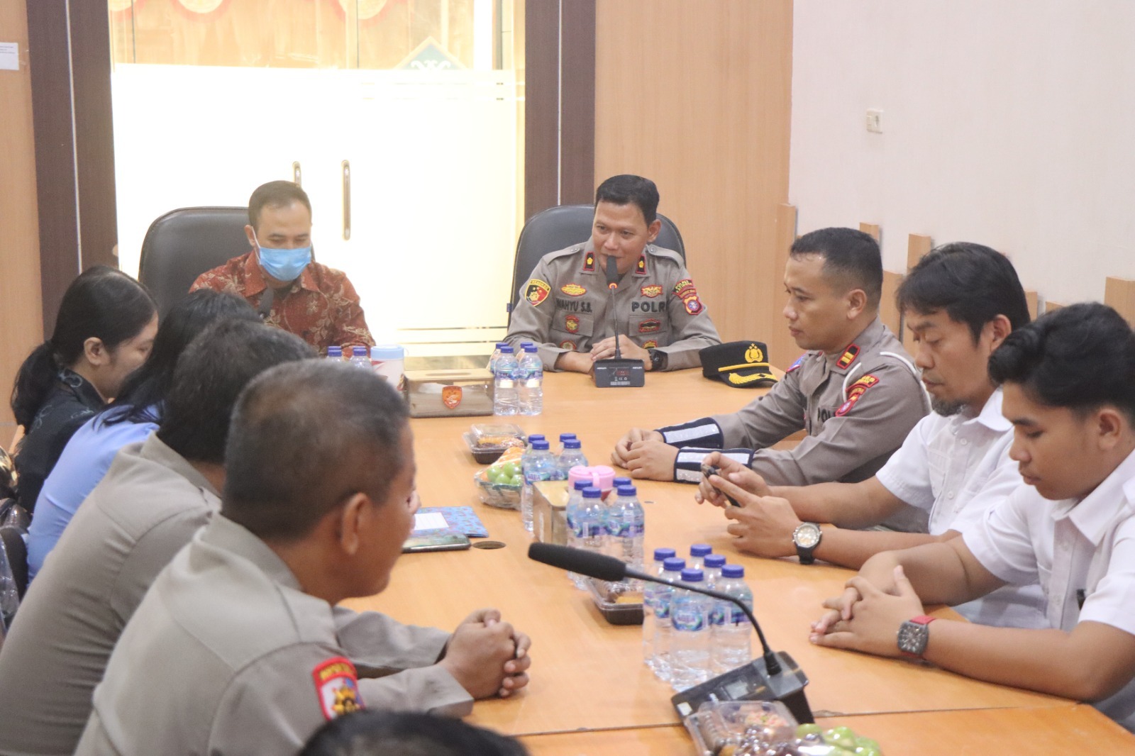 FOTO : Suasana saat Ombudsman RI Perwakilan Kalteng melakukan pengecekan pelayanan publik di Polres Katingan.
