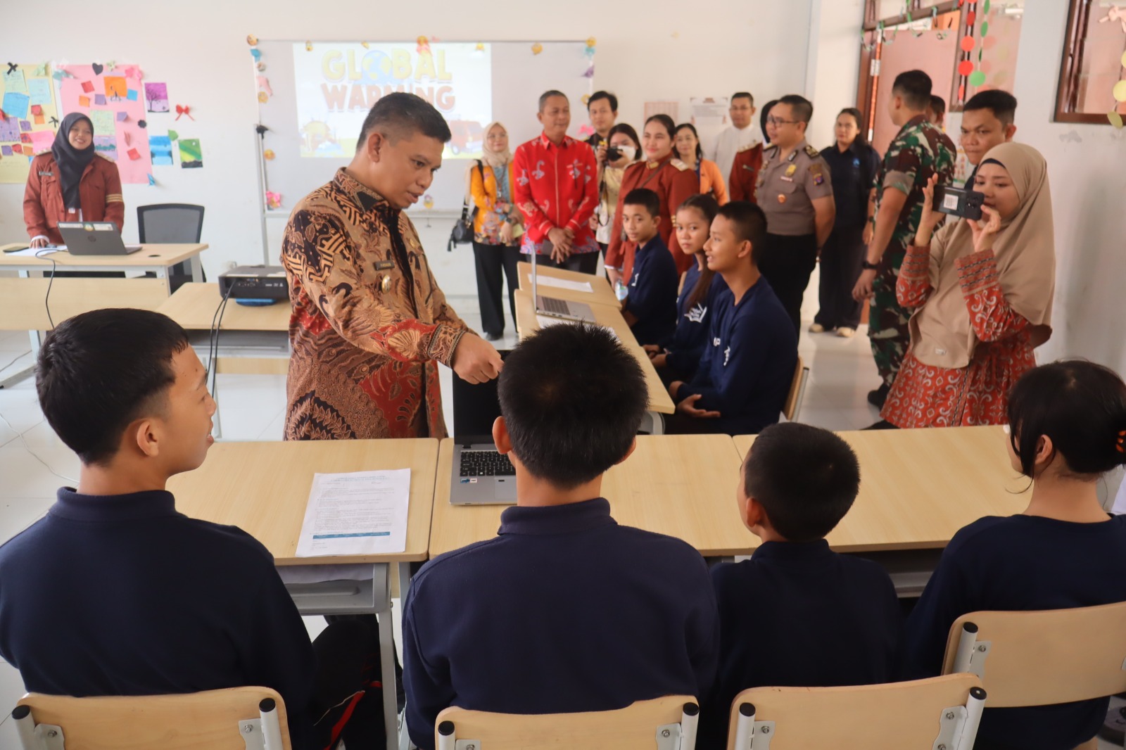 Tinjau Sekolah Rakyat Katingan, Firdaus Tekankan Pentingnya Pendidikan