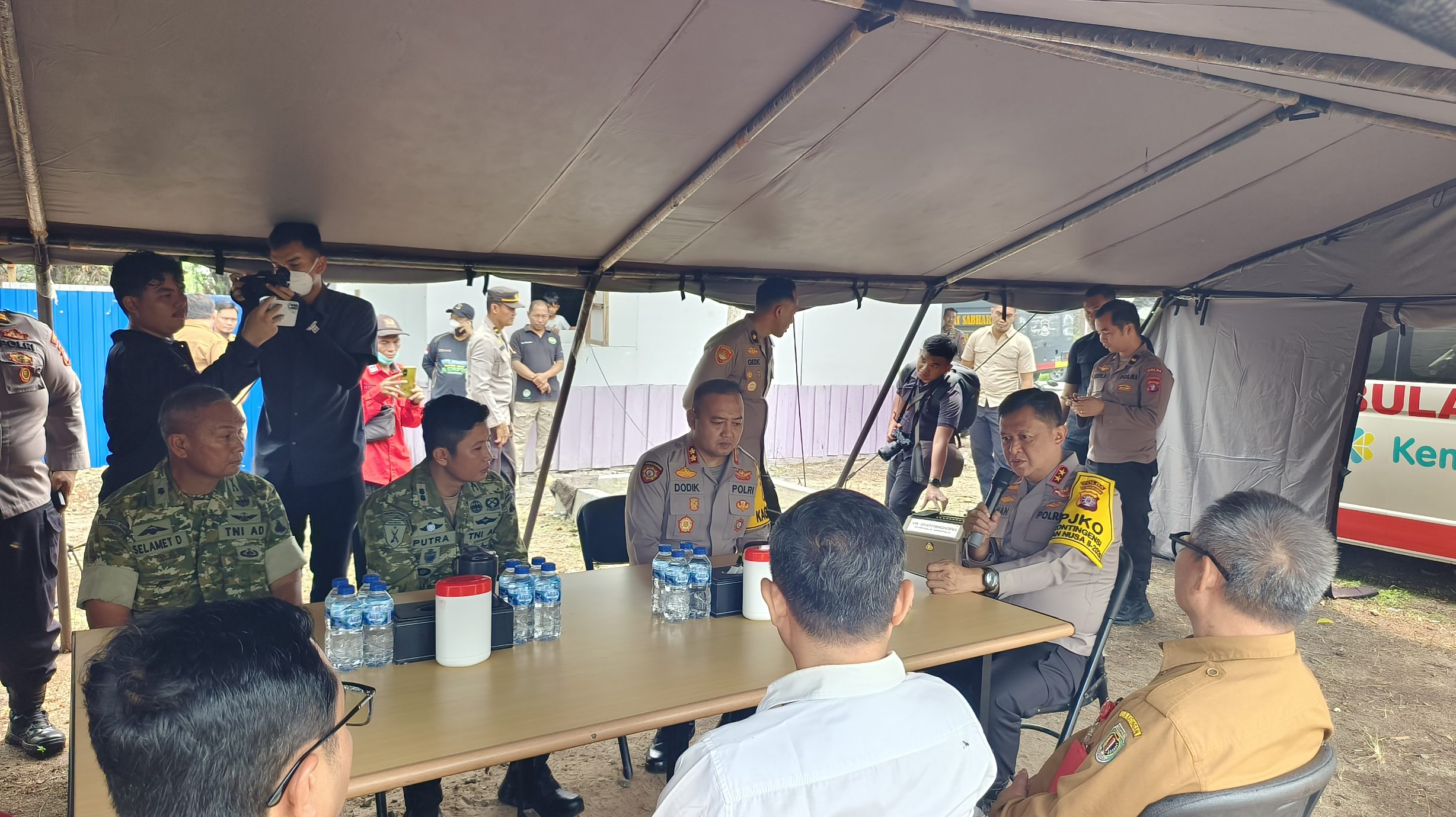 FOTO : Kapolda saat mengunjungi Posko Karhutla Polres Katingan di Bukit Batu. 
